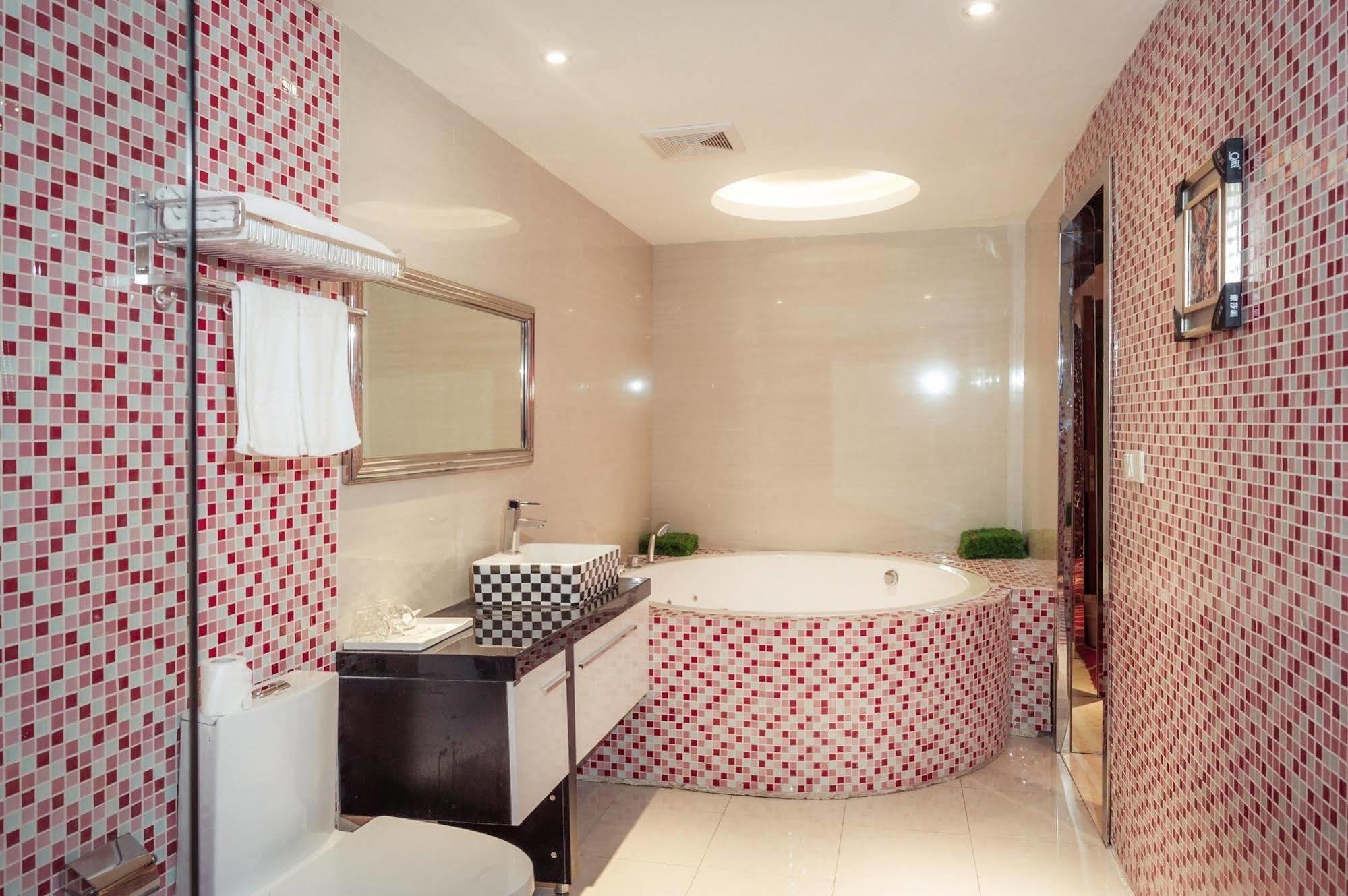 Milan Fashion Hotel Deqing Exterior photo